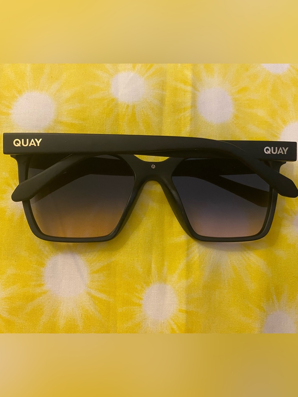 Quay | Level Up | Black Frame / Smoke Polarized Lens - Picture 4 of 16